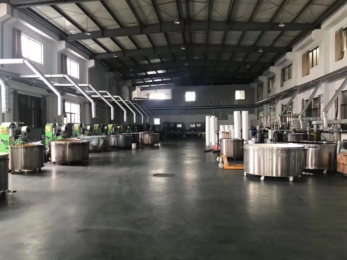 合肥立杰印刷材料科技有限公司生产车间不锈钢搅拌桶设备